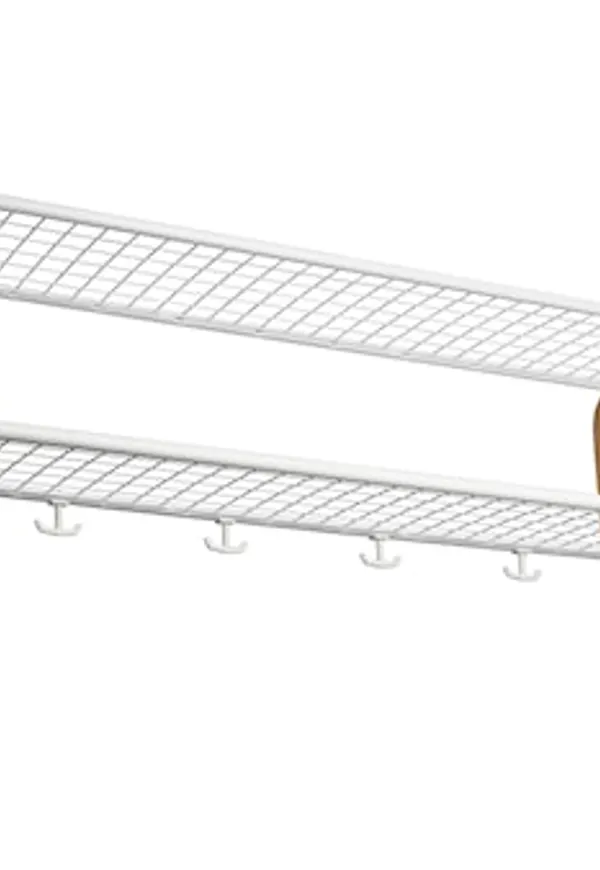 Supersnygg hatthylla i ek från Essem Design.