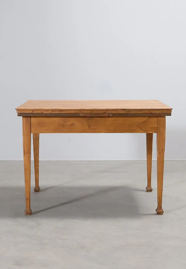 Brun matbord som passar perfekt till sommaren 2025!