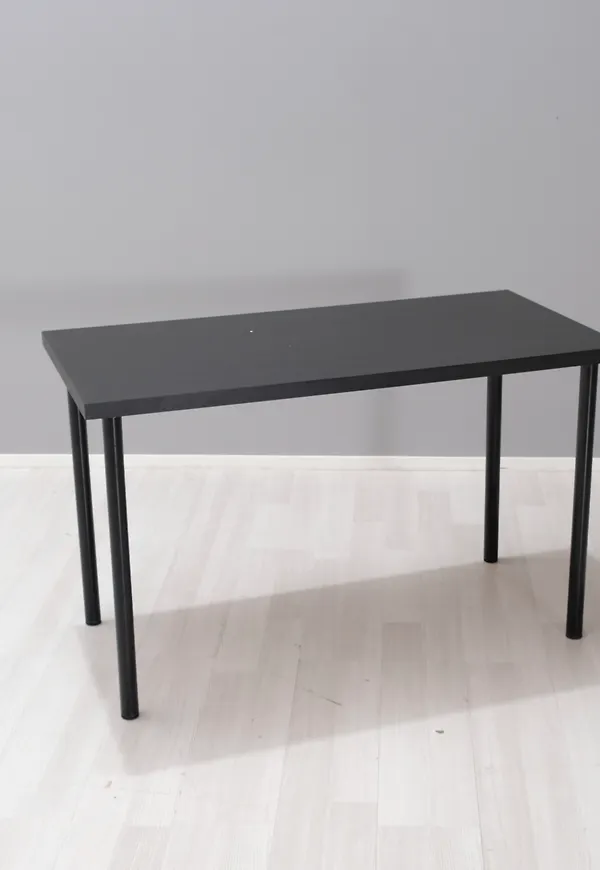 Superfin svart bord 2025 från No brand.