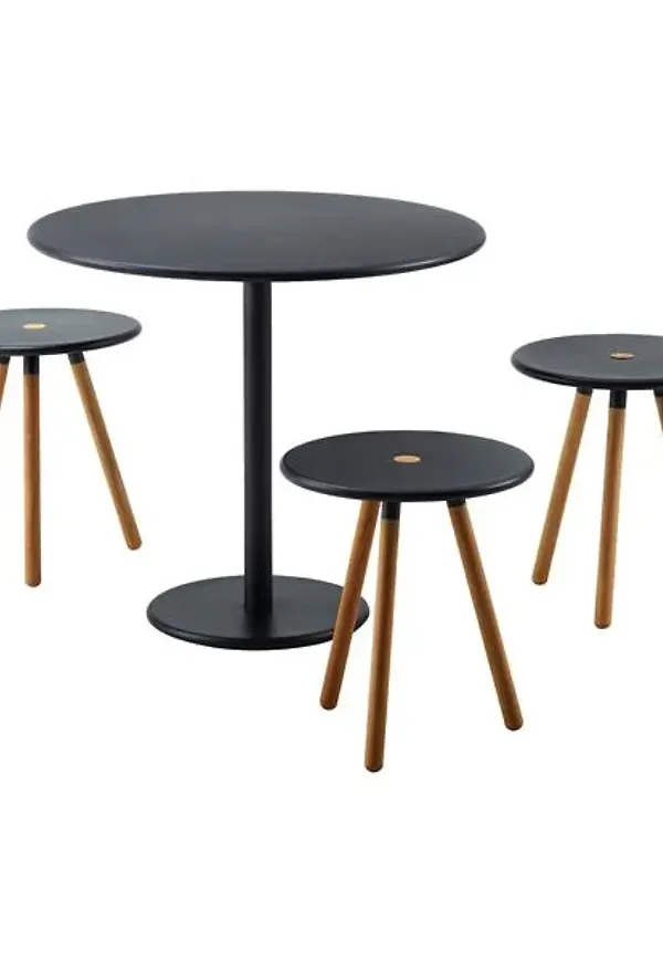 Jättesnygg sidobord i teak från Cane-Line.