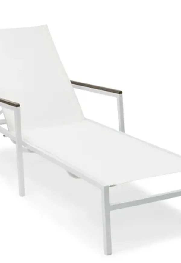 Ikonisk solsäng 2025 från Hillerstorp.