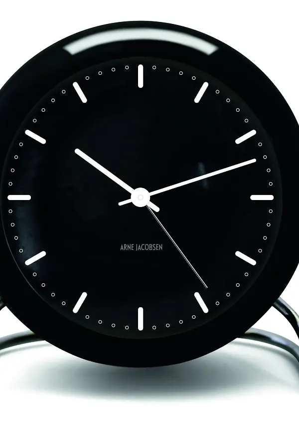 Vacker bordsklocka 2026 från Arne Jacobsen Clocks.