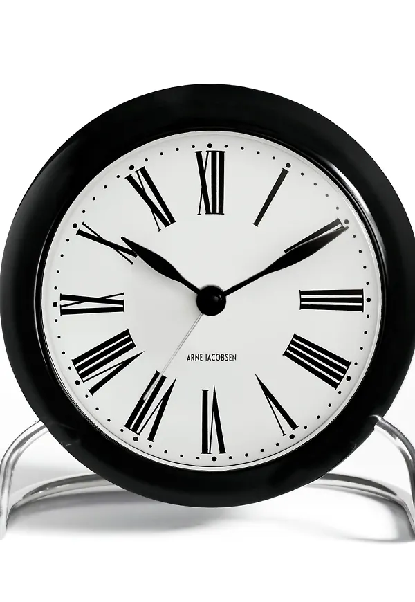 Jättefin bordsklocka 2026 från Arne Jacobsen Clocks.