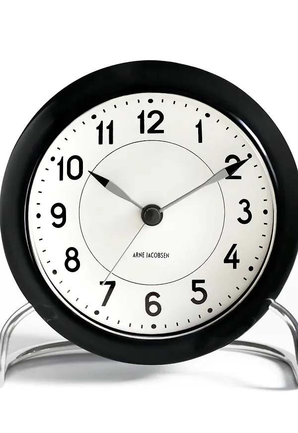 Riktigt fin bordsklocka 2026 från Arne Jacobsen Clocks.
