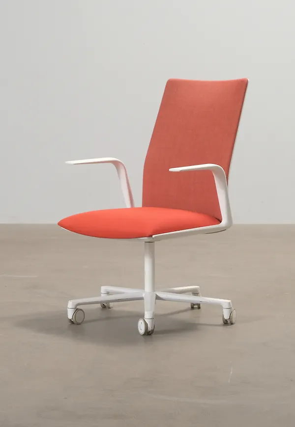 Orange Arper-kontorstol i smickrande modell.