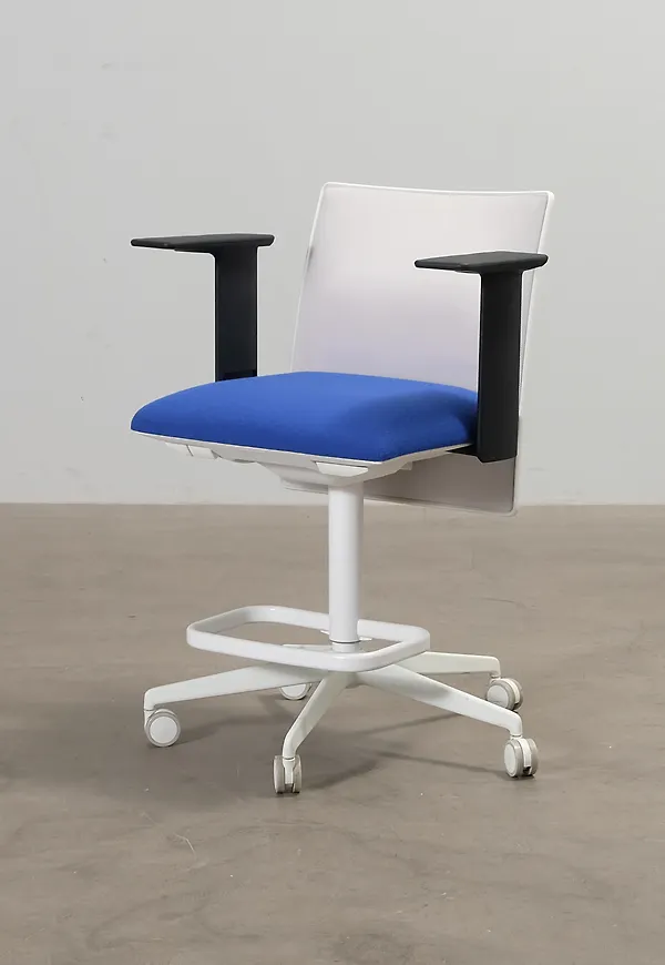 Moderiktig kontorsstol 2025 från Arper.