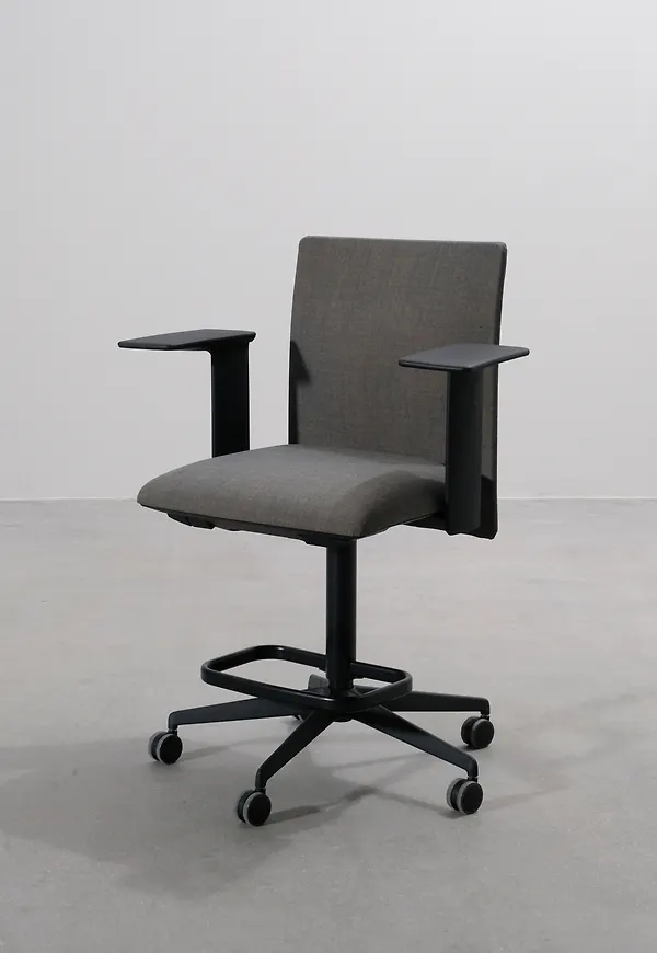 Superfin skrivbordsstol 2025 från Arper.