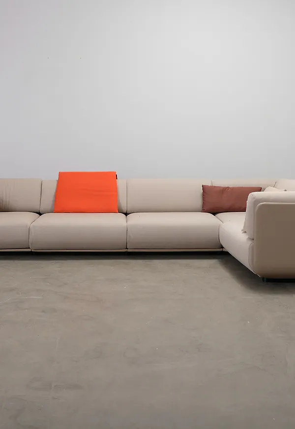 Stilren hörnsoffa 2024 från Arper.