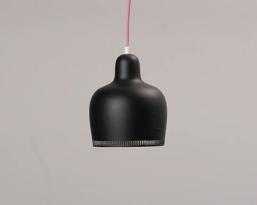 Exklusiv lampa i svart från Artek.