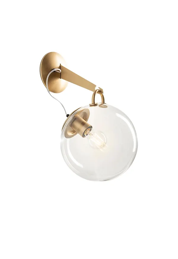 Guld Artemide-vägglampa i jättesnygg modell.