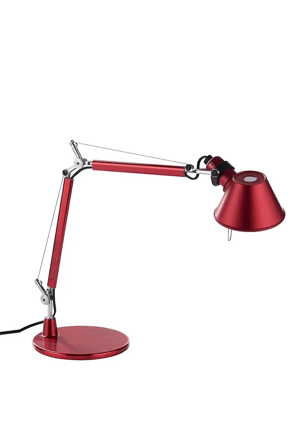 Röd Artemide-bordslampa i smickrande modell.