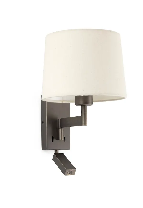 Otroligt fin Lampa som passar bra vid många olika tillfällen.