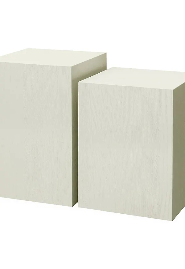 Skön sidobord i ek från Artwood.