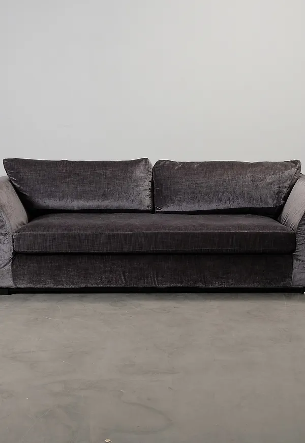 Elegant Soffa som passar bra vid många olika tillfällen.