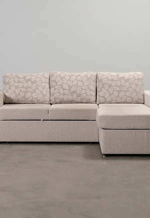 Beige Asko-bäddsoffa i stilriktig modell.