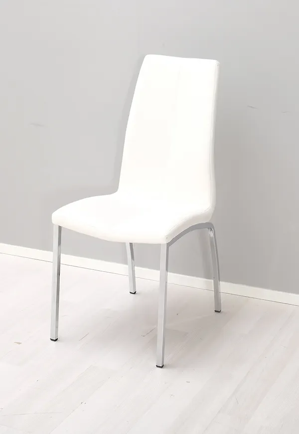 Riktigt snygg stol i vitt från Asko.