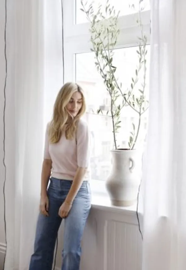 Supersnygg hemtex gardin i vit färg gjord i linne.