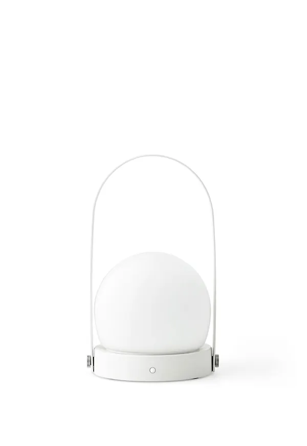 Moderiktig bordslampa i vitt från Audo Copenhagen.