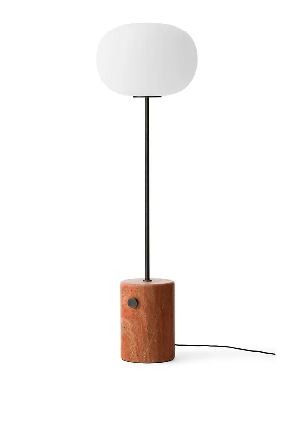 Skön röd lampa 2026 från Audo Copenhagen.