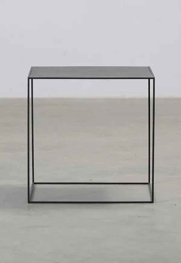 Svart Audo-sidobord i trendig modell.