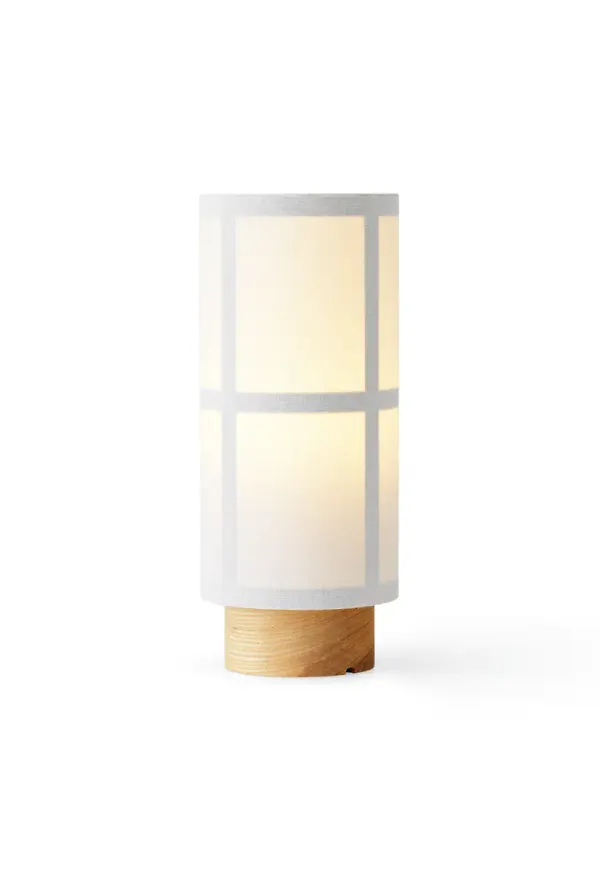 Moderiktig lampa i linne från Audo CPH.