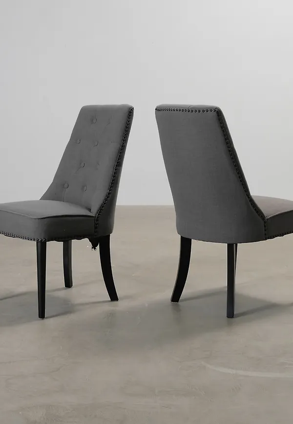 Grå matstol som passar perfekt till sommaren 2025!