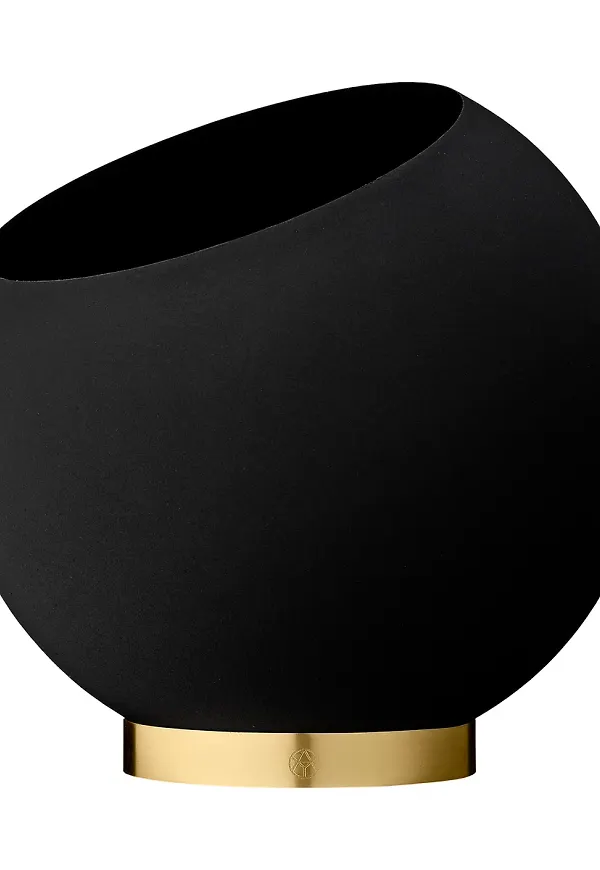 Cool blomkruka i svart från AYTM.