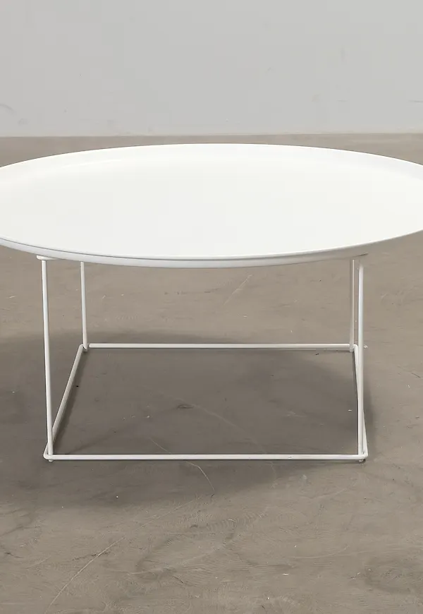 Snygg soffbord 2024 från B&B Italia.