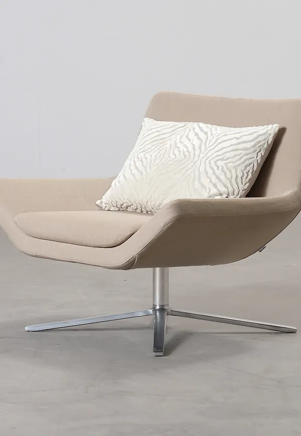 Otroligt fin snurrstol 2026 från B&B Italia.