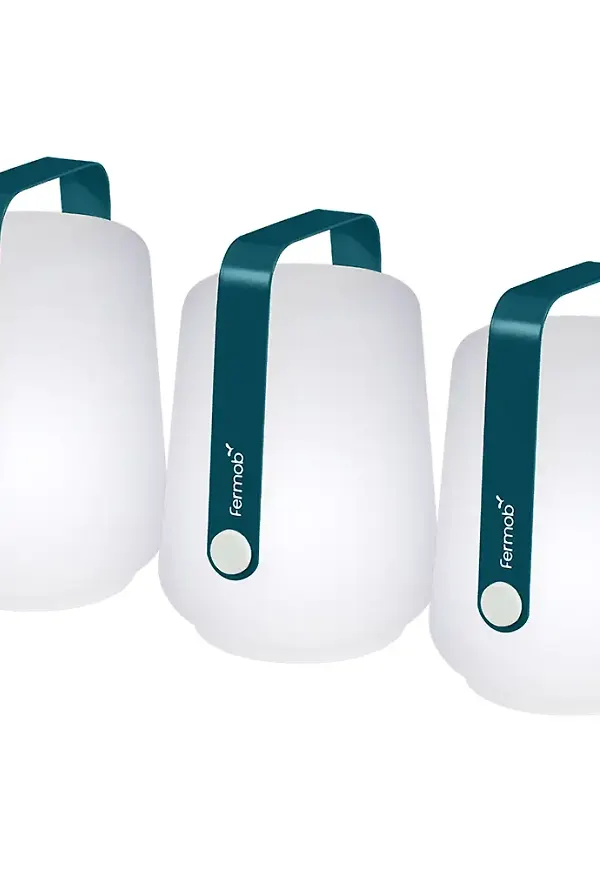 Komfortabel lampa i aluminium från Fermob.