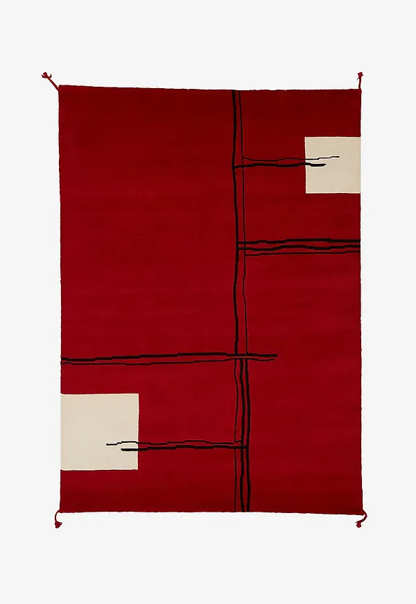 Modern matta i röd färg gjord i ull.