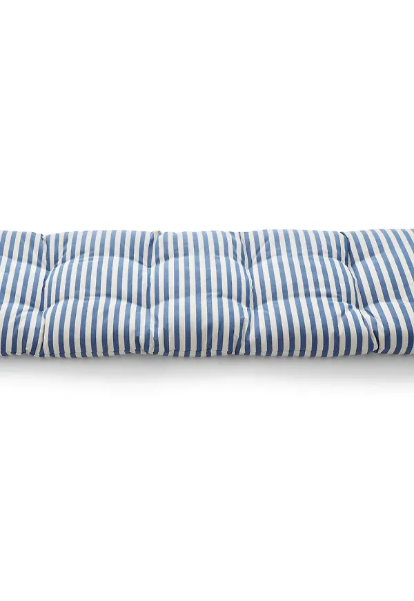 Smickrande bänk 2025 från Skagerak.