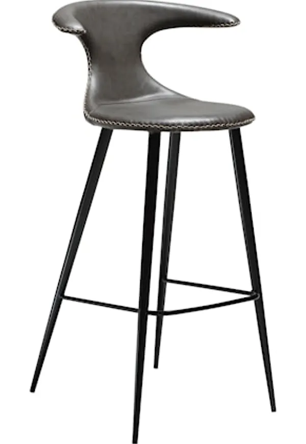 Komfortabel Stol som passar bra vid många olika tillfällen.