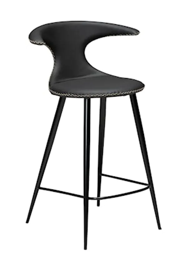 Trendig Stol som passar bra vid många olika tillfällen.