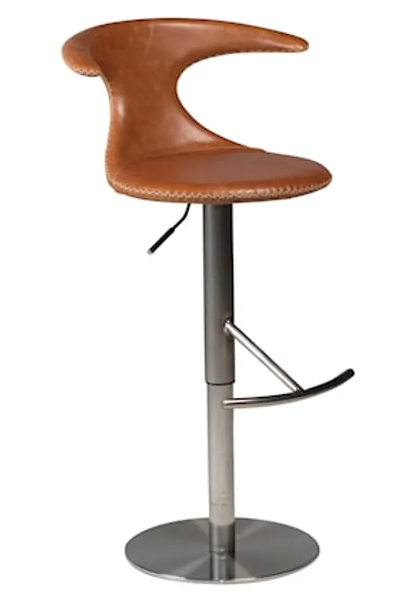 Stilriktig brun stol 2025 från Dan Form Denmark.