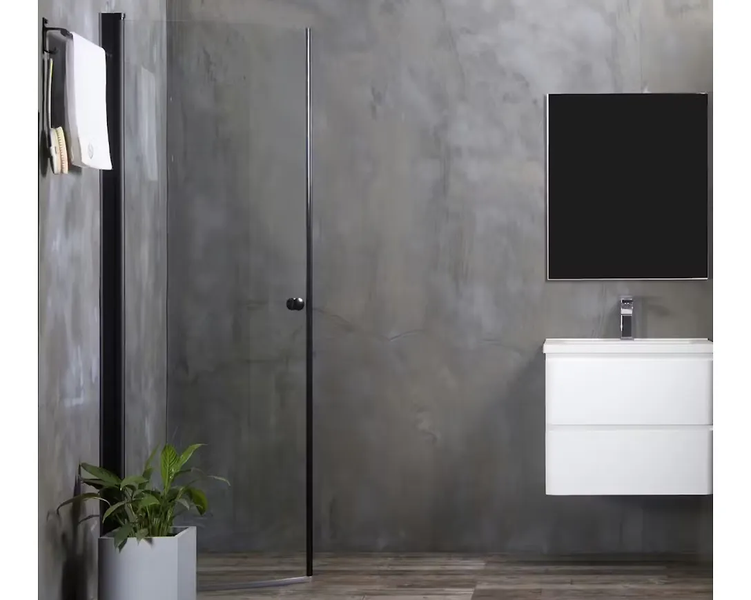 Riktigt fin duschdörr i svart färg gjord i aluminium.