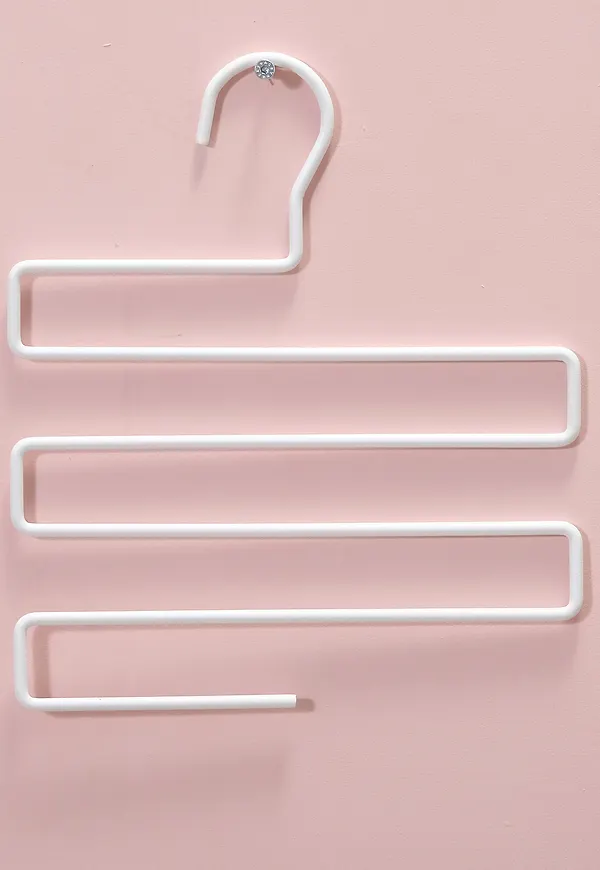 Smickrande klädhängare 2025 från BEdesign.