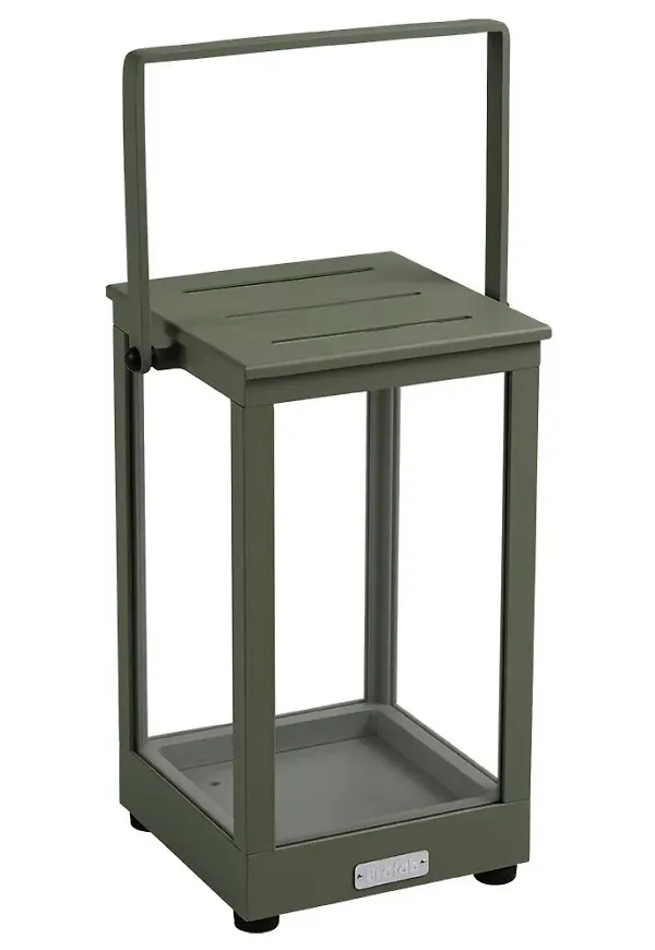 Ikonisk aluminiummöbel i grönt från Brafab.