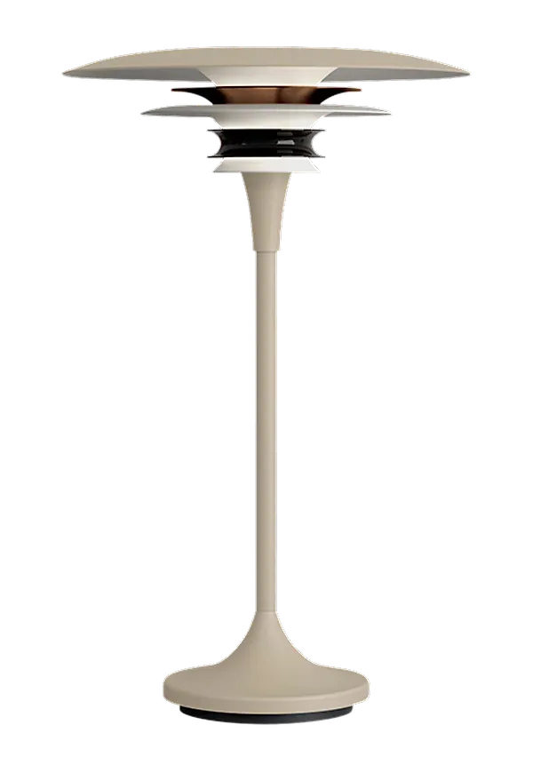 Trendig Lampa som passar bra vid många olika tillfällen.