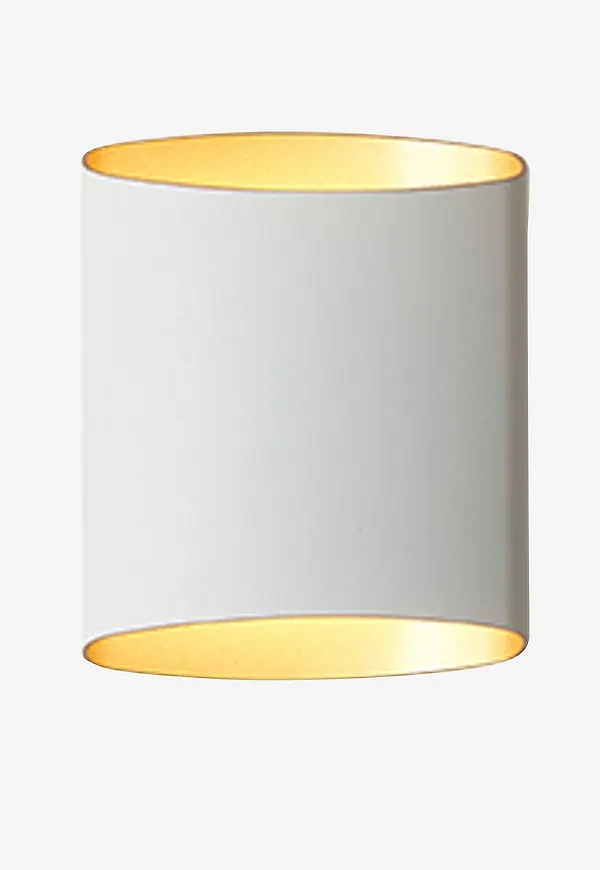 Vit Belid-vägglampa i komfortabel modell.