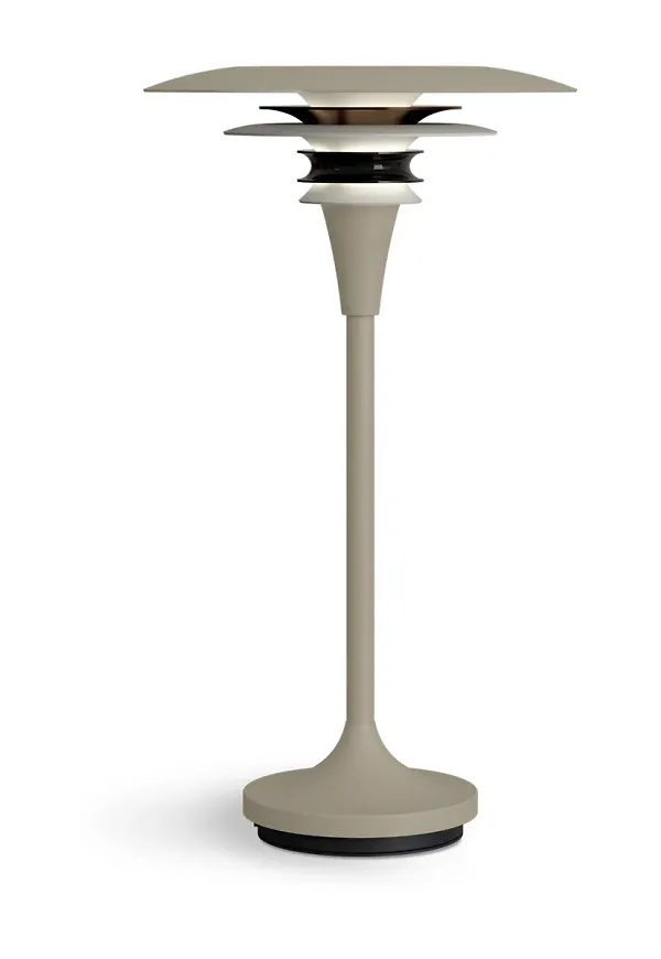 Smickrande bordslampa 2025 från Belid.