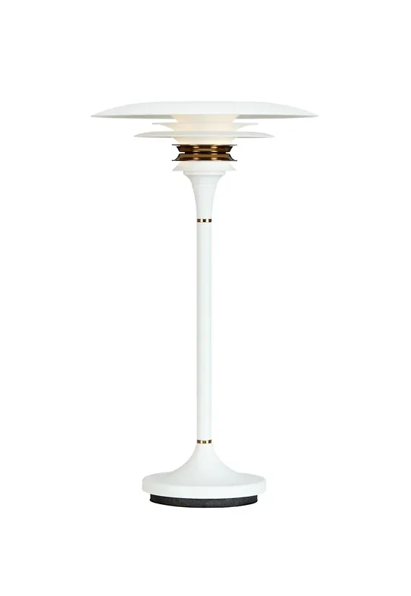 Vit bordslampa som passar perfekt till sommaren 2025!