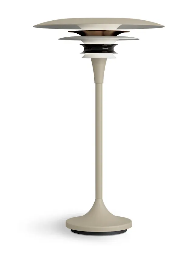Skön Lampa som passar bra vid många olika tillfällen.