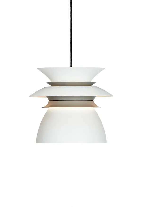 Vit Belid lampa som passar perfekt till sommaren 2025!