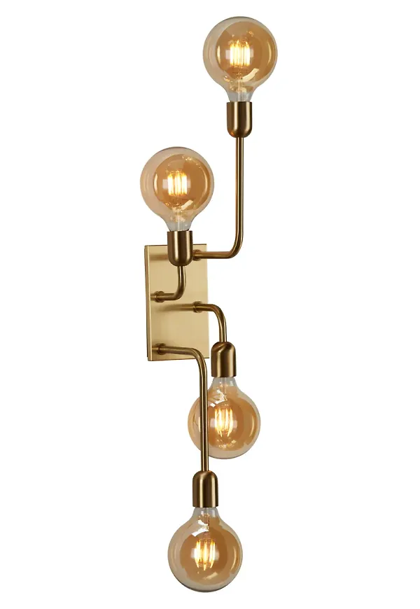 Stilriktig guldfärgad lampa 2025 från Belid.