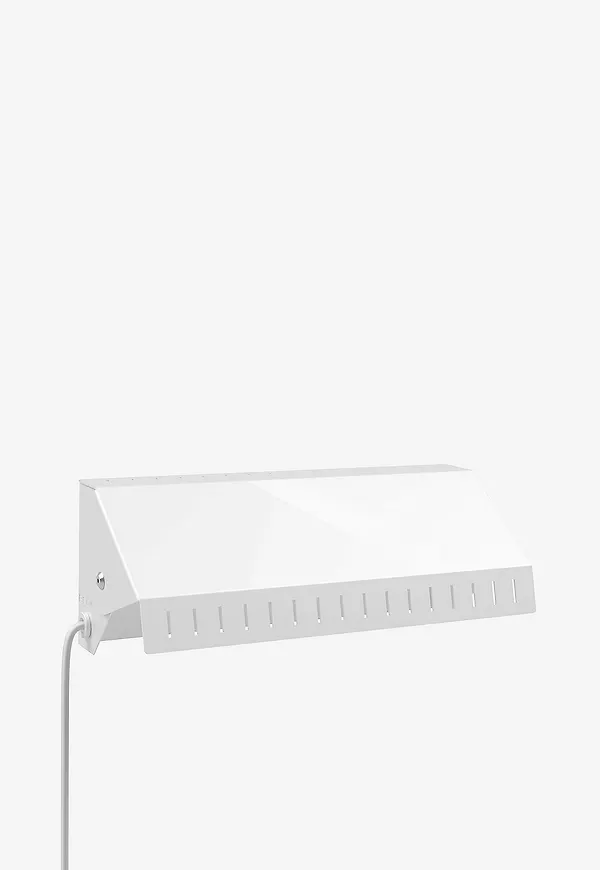 Jättefin lampa i vitt från Belid.