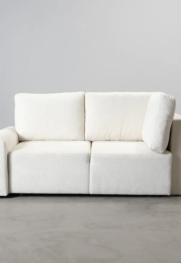 Riktigt snygg Soffa som passar bra vid många olika tillfällen.