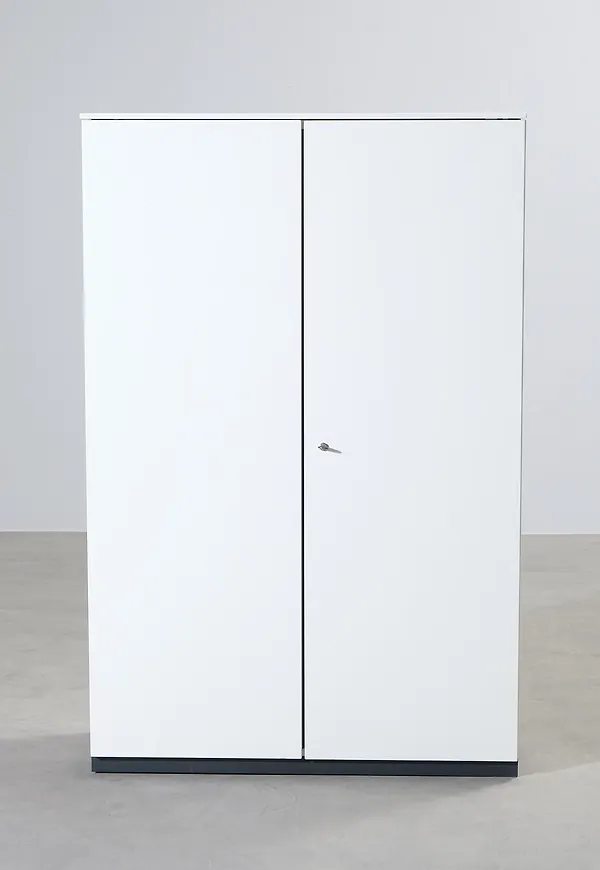 Snygg skåp 2025 från Bene.