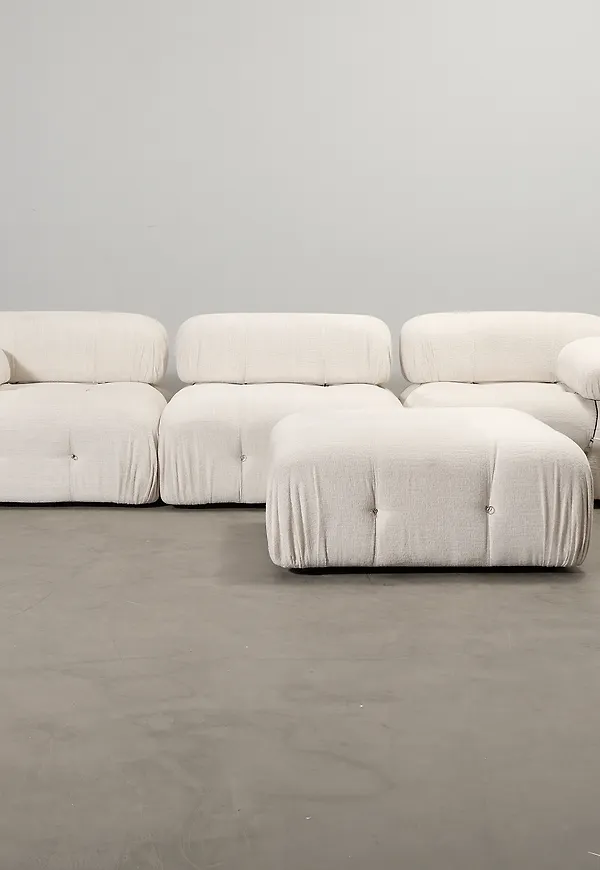 Ljusbeige No brand-modulsoffa i klassisk modell.