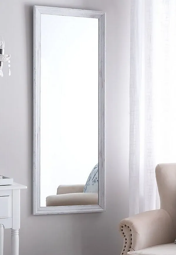 Elegant Spegel som passar bra vid många olika tillfällen.